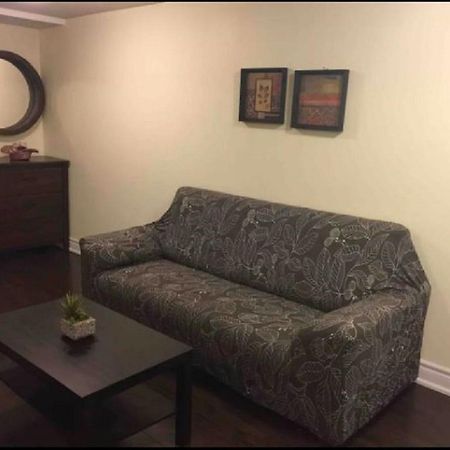 Cozy & Spacious Suite With Private Bathroom Near Toronto Airport ! Mississauga Buitenkant foto