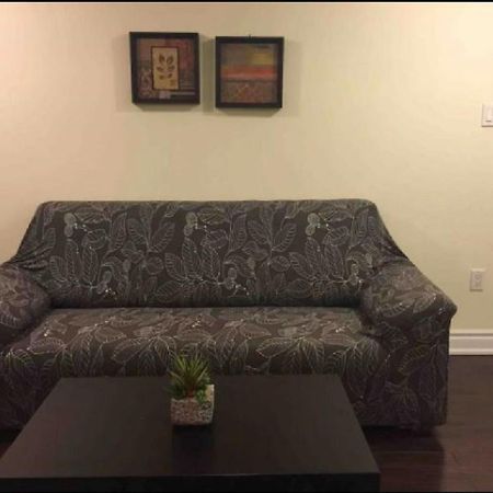 Cozy & Spacious Suite With Private Bathroom Near Toronto Airport ! Mississauga Buitenkant foto