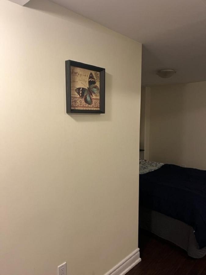 Cozy & Spacious Suite With Private Bathroom Near Toronto Airport ! Mississauga Buitenkant foto