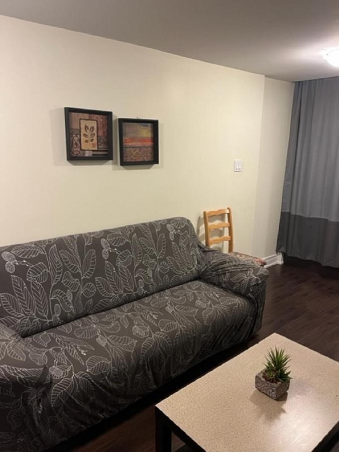Cozy & Spacious Suite With Private Bathroom Near Toronto Airport ! Mississauga Buitenkant foto