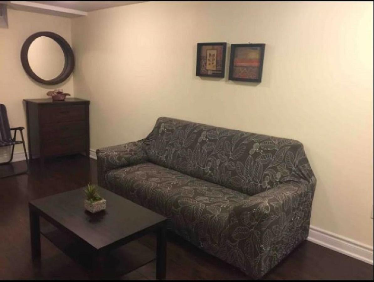 Cozy & Spacious Suite With Private Bathroom Near Toronto Airport ! Mississauga Buitenkant foto