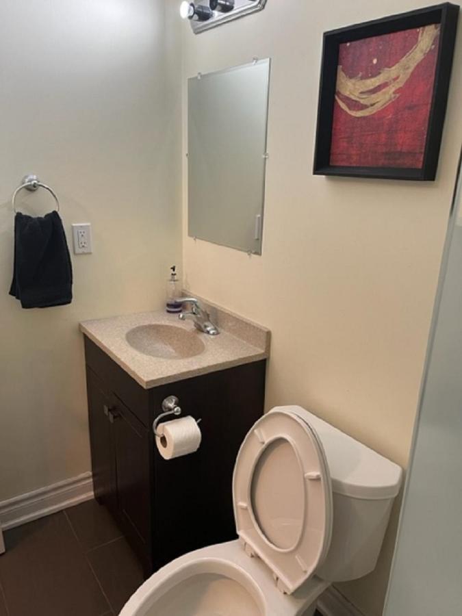 Cozy & Spacious Suite With Private Bathroom Near Toronto Airport ! Mississauga Buitenkant foto