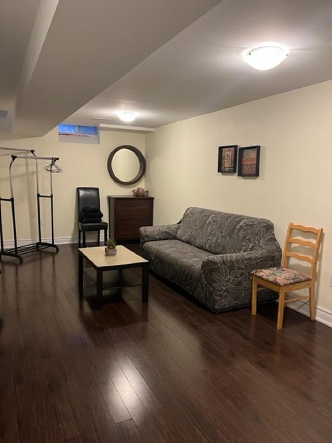 Cozy & Spacious Suite With Private Bathroom Near Toronto Airport ! Mississauga Buitenkant foto