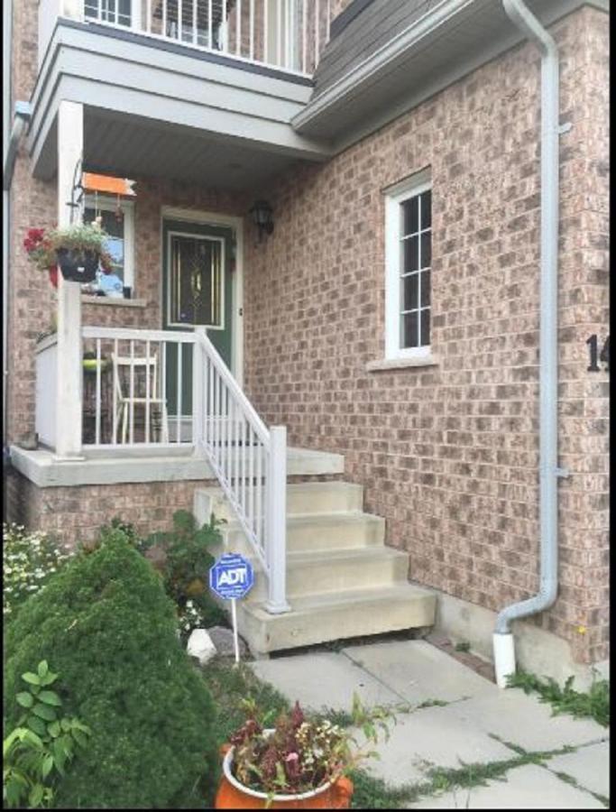 Cozy & Spacious Suite With Private Bathroom Near Toronto Airport ! Mississauga Buitenkant foto