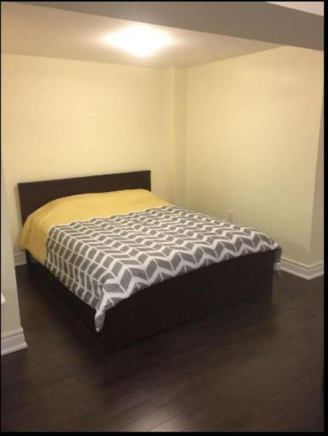 Cozy & Spacious Suite With Private Bathroom Near Toronto Airport ! Mississauga Buitenkant foto